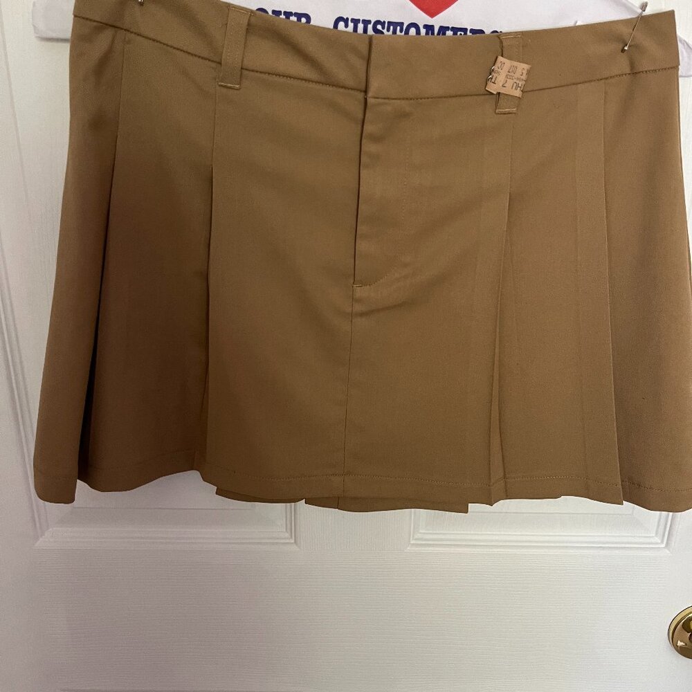 Divided mini skirt